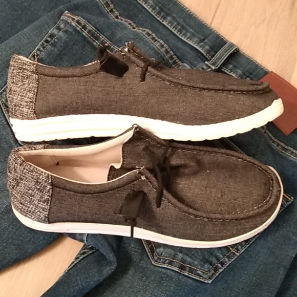 Canvas Shoes - Picture 2 of 10